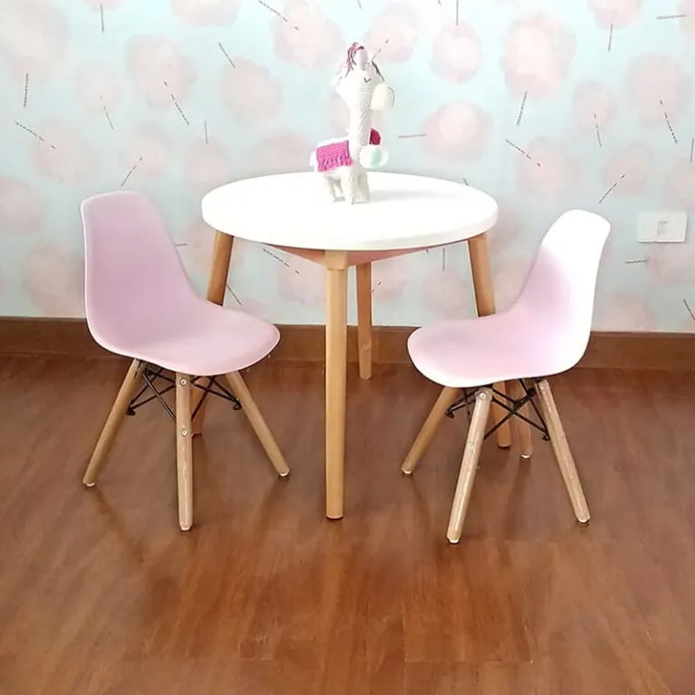 mesa y sillas eames
